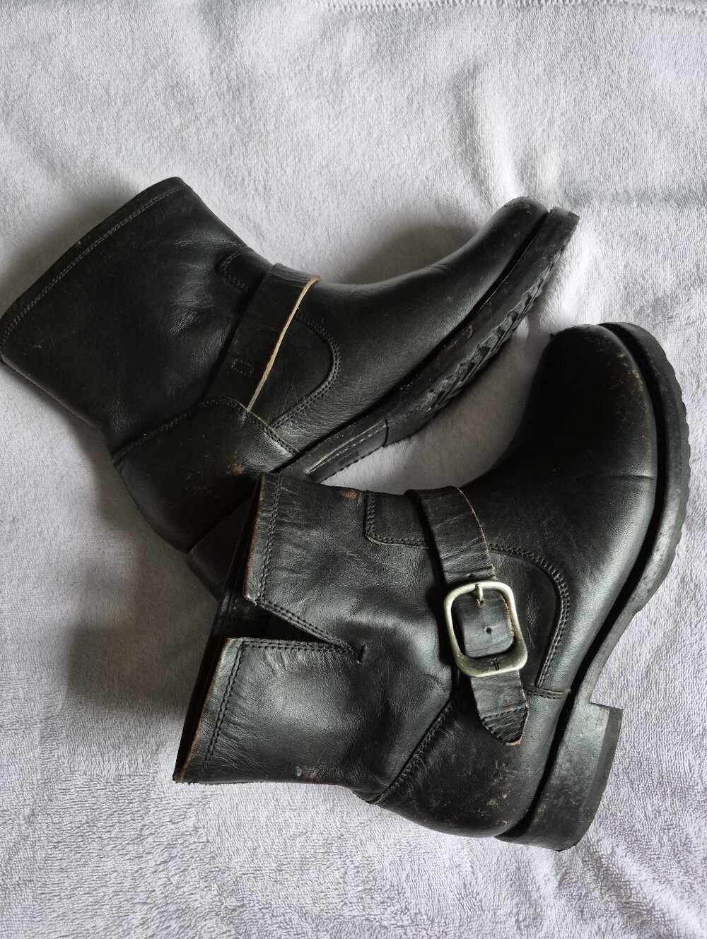 Like new Frye Veronica Bootie Black Distressed